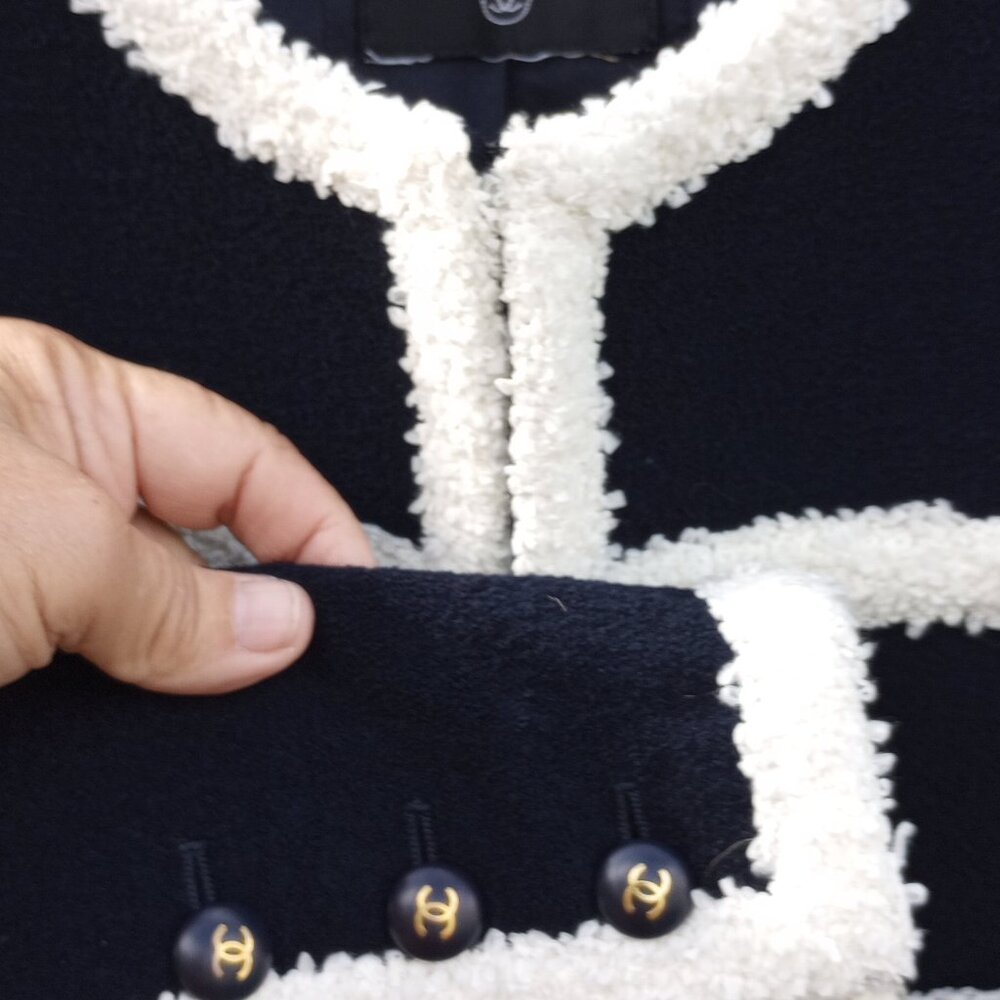 Chanel navy blue collarless jacket rare! - Picture 3 of 10